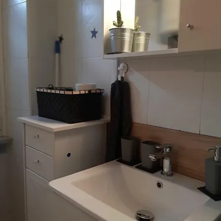 Neva Apartman *